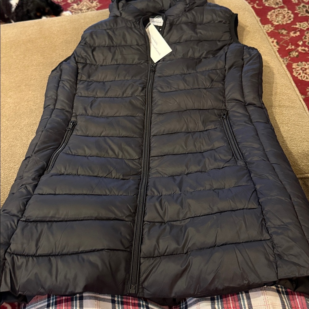 Modern Bubble Brand Size Medium Black Puffer Vest New (TD)